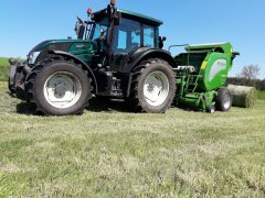 Valtra N113 & McHale F5400c 