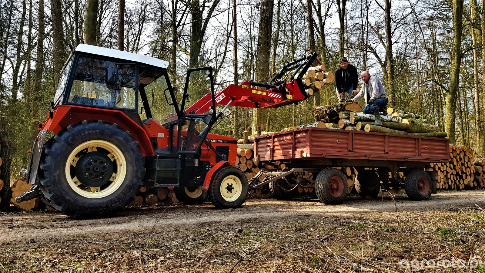 Fotografia ciągnik Zetor 7211 id:727353 - Galeria rolnicza agrofoto