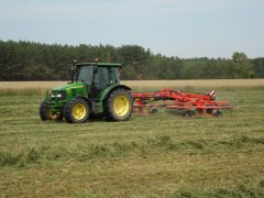 John Deere 5080R i Kuhn GA 7501+