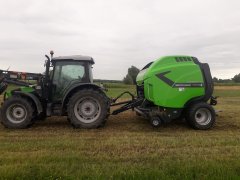 Deutz Fahr Agrofarm 420 z prasą DF Varimaster 760