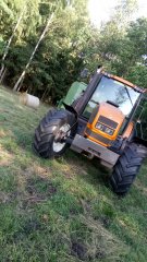 Renault Ares 826 i John Deere 592