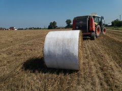 Słoma owinięta folią