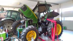 John Deere 5620