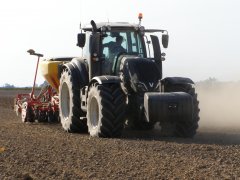 Valtra T174 & Vaderstad Spirit R 300S