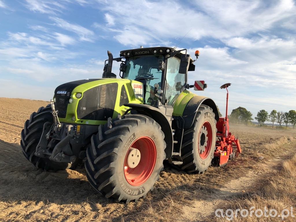 Foto traktor Claas Axion 960 id:739108 - Galeria rolnicza agrofoto