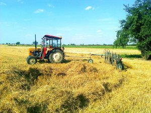 Ursus C 330 + Przetrząsaczo-zgrabiarka Z 216/1