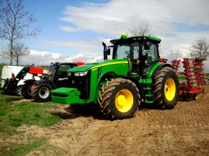 John Deere 8335 R