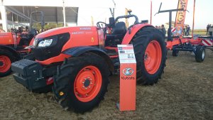 Kubota M8560