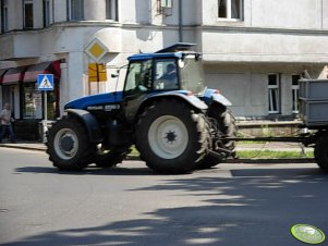 New Holland 8560