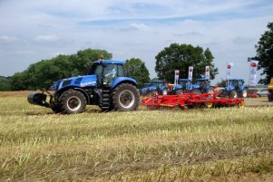 New Holland T8.390 + Vaderstad Topdown 400