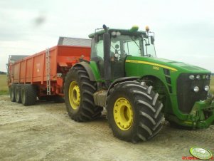 John Deere 8230