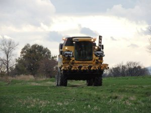 New Holland TC5070 + przystawka 6-rzędowa New Holland