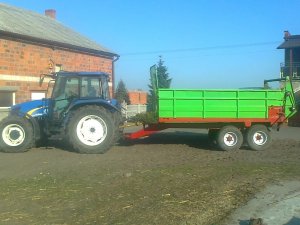 New Holland T5040 + Rozrzutnik Tandem 6t