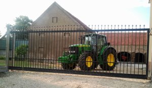 John Deere 6830