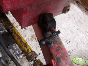 Hydrauliczne rozkładanie i podbieracz Z-224