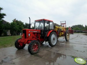 MTZ 82 po liftingu z opryskiwaczem