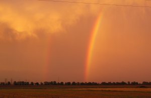 Tęcza nad polami