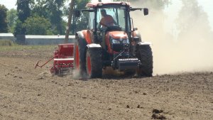 Kubota M8560