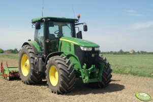 John Deere 7215R