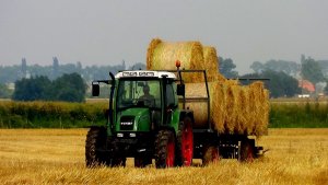 Fendt Farmer 307 + Przyczepa na bele.