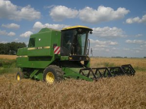 John Deere 1075