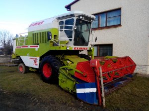 Claas Dominator 76