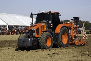 Kubota M7-171 Premium K-VT i agregat uprawowo-siewny
