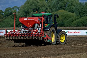 John Deere 6140M + Kverneland Accord