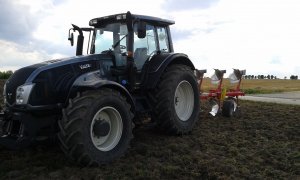 Valtra T153
