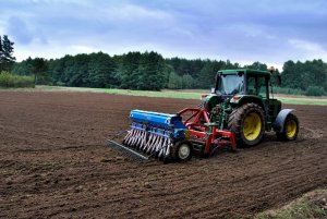 John Deere 6200 + AgroMasz AS 2,7 + Poznaniak