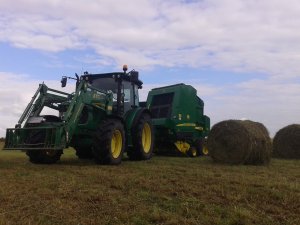 John Deere 5820 & 592