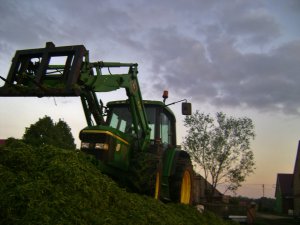 John Deere 6310