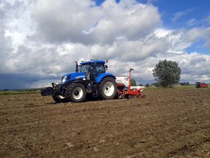 New Holland T7.210 & Kuhn Maxima 2