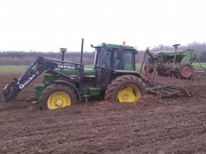 John Deere 3140