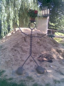 Kwietnik "makumba" w trakcie budowy