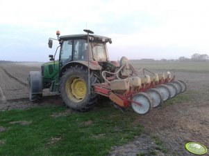 John Deere 5100R + siewnik do kukurydzy