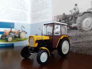 Ursus C-330 Model 1:40