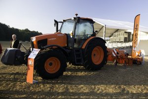 Kubota m135gx