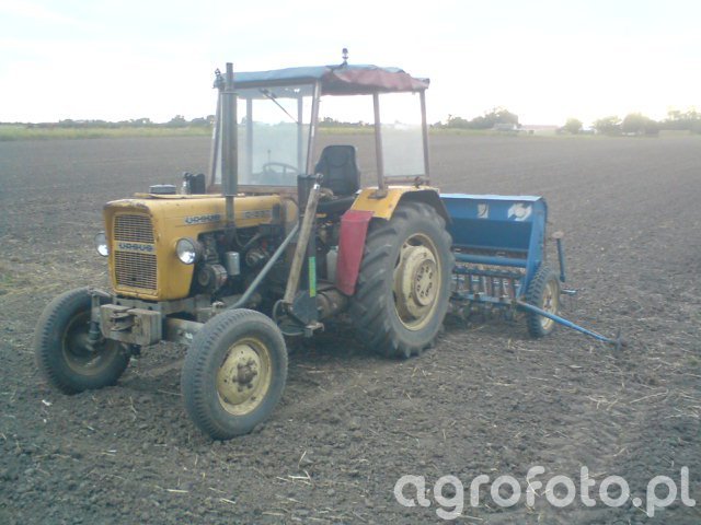 Foto Ciagnik Ursus C 330 I Siewnik Rolmasz 452322 Galeria Rolnicza Agrofoto 9880