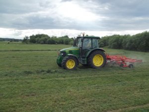 John Deere 5090R & Kuhn GA 4121 GM