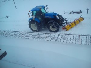 New Holland T7.200 + pług śnieżny