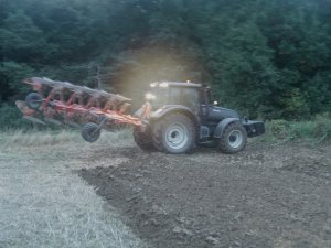 Valtra T162 i Kuhn czyli ciężka orka