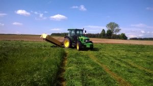 John Deere 5090 R i Vicon CM2400