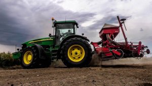 John Deere 7920 + Kverneland Accord
