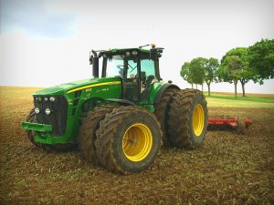 John Deere 8530