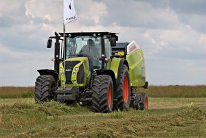 Claas Arion 640 + Claas Variant 360RC