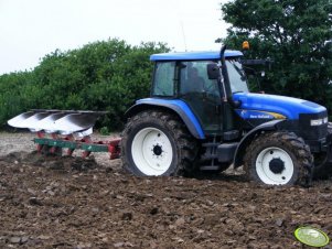 New Holland TM140