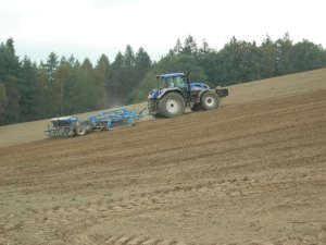 New Holland TVT 195 + Farmet Kompaktomat K400 + Mazur