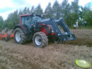 Valtra N101 + Kuhn