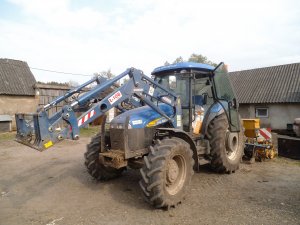 New Holland TD5050 + siewnik do kukurydzy 4-rzędy